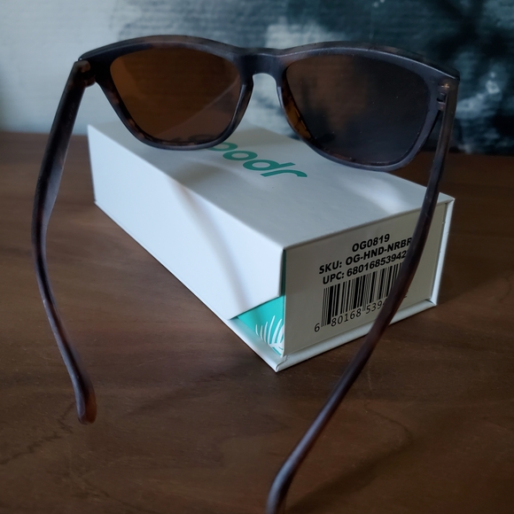 Goodr Basset Hound Dreams Sunglasses - Picture 4 of 6